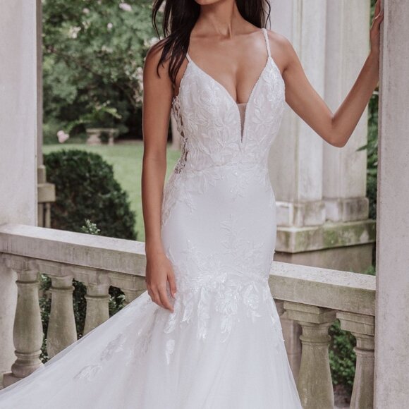 UNALTERED AND UNWORN Madison James MJ700 Wedding dress (size 6) - Picture 4 of 9